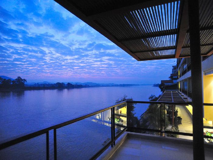 Photo by :: nipaporn