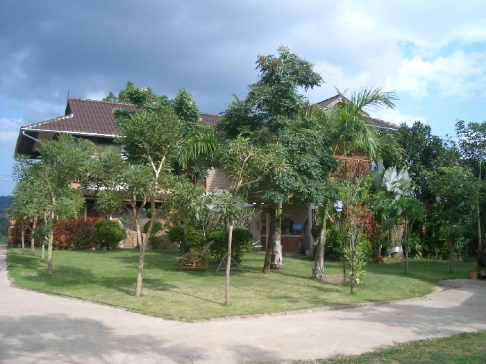 Photo by :: ���