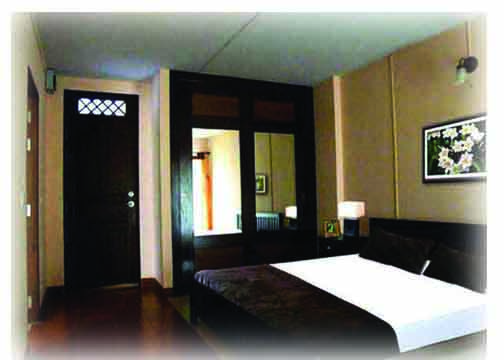 Photo by :: leelawadee