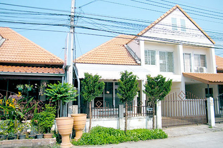 Photo by :: ���